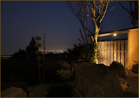 露天風呂からは開放的な景色をご覧いただけます