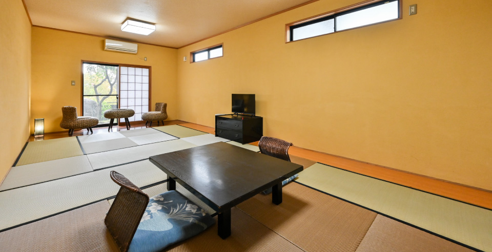 Open-air, Japanese-style room with stunning views