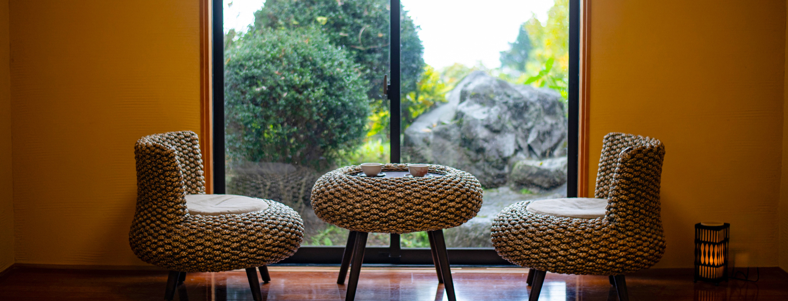 Open-air, Japanese-style room with stunning views